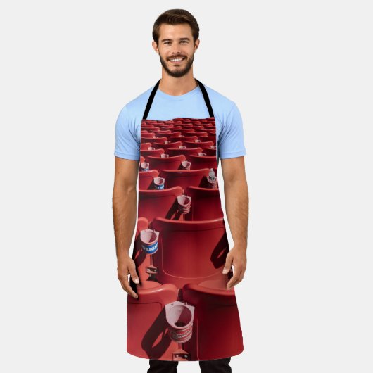 Roter Stuhlplatz Schürze (Getragen)