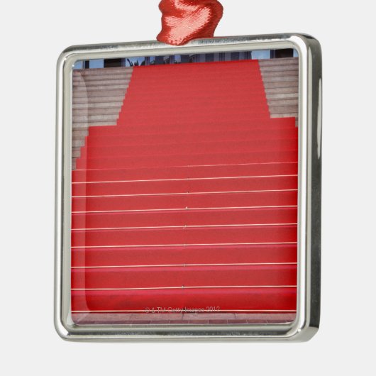 roter Teppich Ornament Aus Metall (Links)