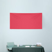 Roter texturierter Hintergrund mit wirbelndem Must Banner (Messeveranstaltung)