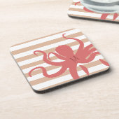 Roter Tintenfisch, moderner weißer Sand Getränkeuntersetzer (Linke Seite)