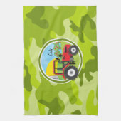 Roter Traktor; hellgrüne Camouflage, Tarnung Handtuch (Vertikal)