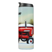 Roter Traktor im Schnee Thermosbecher (Nach rechts gedreht)