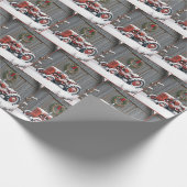 Roter Traktor mit Weihnachtskranz Geschenkpapier (Ecke)