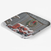 Roter Traktor mit Weihnachtskranz Pappteller (Gewinkelt)