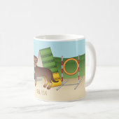 Roter und brauner Rottweiler mit Agility-Ausrüstun Kaffeetasse (VorderseiteRechts)