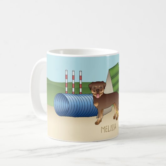 Roter und brauner Rottweiler mit Agility-Ausrüstun Kaffeetasse (Vorderseite Links)