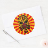 Roter und gelber postapokalyptischer Zuckerschädel Runder Aufkleber (Umschlag)