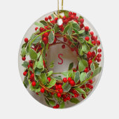 Roter und grüner Kranz mit Beeren Keramik Ornament (Links)