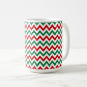 Roter und grüner Weihnachts-Chevron-Kaffeebecher Kaffeetasse (VorderseiteRechts)