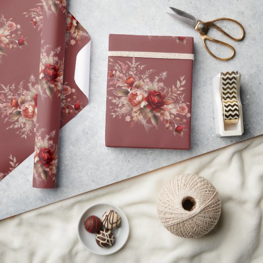Roter und pfirsichfarbener floraler Hauch Geschenkpapier (Kunsthandwerk)