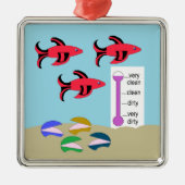 Roter und schwarzer Fisch mit Muscheln: Ornament Aus Metall (Vorne)