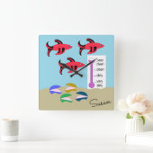 Roter und schwarzer Fisch mit Muscheln: Quadratische Wanduhr (Zuhause)