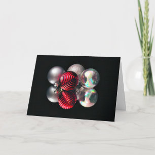 Roter und silberner Weihnachtsball Karte