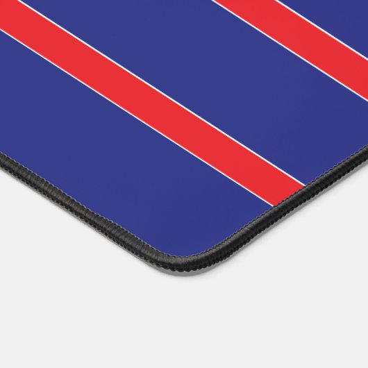 Roter und weißer Streifen auf marineblau Schreibtischunterlage (Ecke)