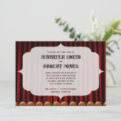 Roter Velvet Vorhang Bühne Hochzeit Einladung (Stehend Vorderseite)