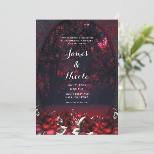 Roter Wald Rose Gothic Hochzeitseinladung Einladung (Stehend Vorderseite)