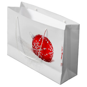 Roter Weihnachtsball mit Schneeflocke Große Geschenktüte