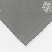 Roter Weihnachtsbaum und Schneeflocken Fleece Blan (Ecke)