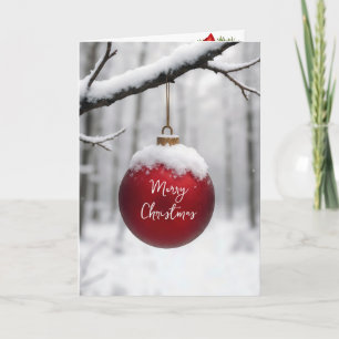 Roter Weihnachtsschmuck auf schneebedecktem Ast Karte
