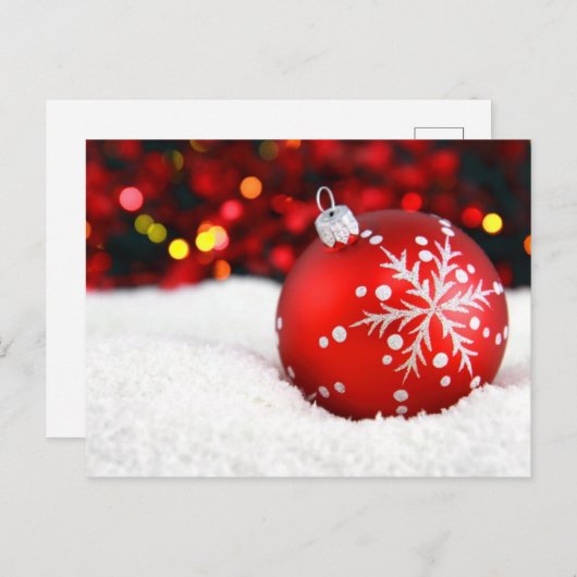 Roter Weihnachtsschmuck im Schnee Postkarte (Vorne/Hinten)
