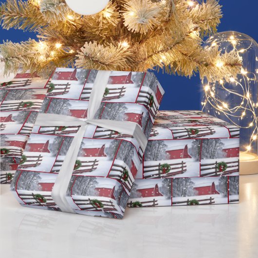 Roter Weihnachtsstall im Schnee Geschenkpapier (Feiertage)