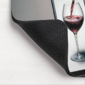 Roter Wein, der in ein Smartphone strömt Mousepad (Ecke)
