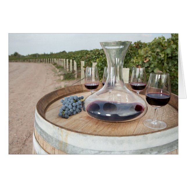 Roter Wein im Weingarten (Vorderseite (Horizontal))