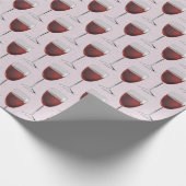 Roter Wein in Rosa Geschenkpapier (Ecke)