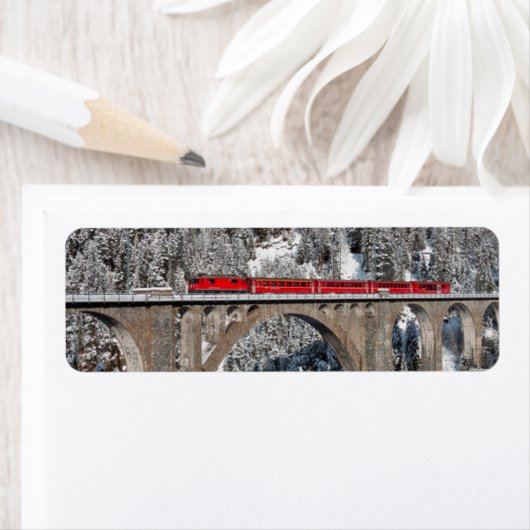 Roter Zug Pine Snow Covered Mountains Schweiz (Insitu)