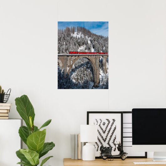 Roter Zug Pine Snow Covered Mountains Schweiz Poster (Heimbüro)