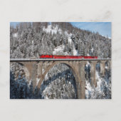 Roter Zug Pine Snow Covered Mountains Schweiz Postkarte (Vorderseite)
