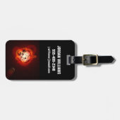 Roter Zwergstern, der von einem hypothetischen Exo Gepäckanhänger (Vorderseite horizontal)