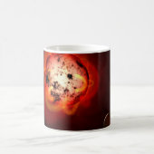 Roter Zwergstern, der von einem hypothetischen Exo Kaffeetasse (Mittel)