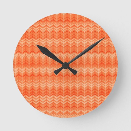 Rotes abstraktes Zickzacktextilmuster Runde Wanduhr (Vorderseite)