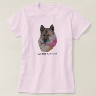 rotes Akita im herzigen heiseren Slogan des rosa T-Shirt