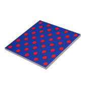 Rotes auf blauem Polka-Punkte-Musterdesign  Fliese (Seite)