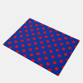 Rotes auf blauem Polka-Punkte-Musterdesign  Fußmatte (Schrägansicht)
