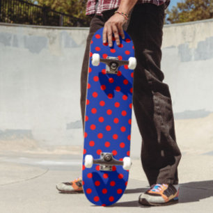 Rotes auf blauem Polka-Punkte-Musterdesign Skateboard