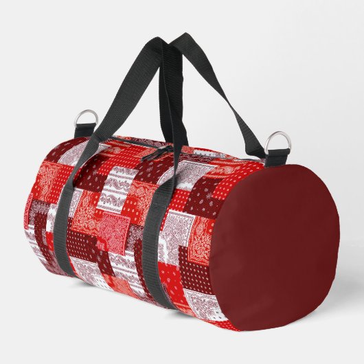 Rotes Bandana-Patchwork-Paisley-Nähmuster Duffle Bag (Linke Seite)
