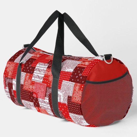 Rotes Bandana-Patchwork-Paisley-Nähmuster Duffle Bag (Rechte Ecke)