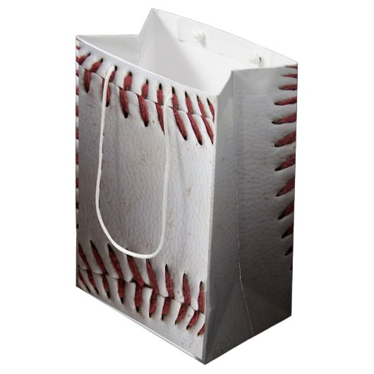 Rotes Baseball-Nähen Mittlere Geschenktüte (Vorderseite Schrägansicht)