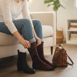 Rotes Blumenmuster auf schwarz Socken