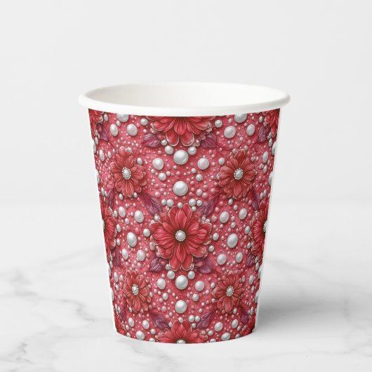 Rotes Blumenmuster mit Perlenakzenten Pappbecher (Vorderseite)