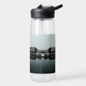 Rotes Boot, am Wasser Trinkflasche (Links)