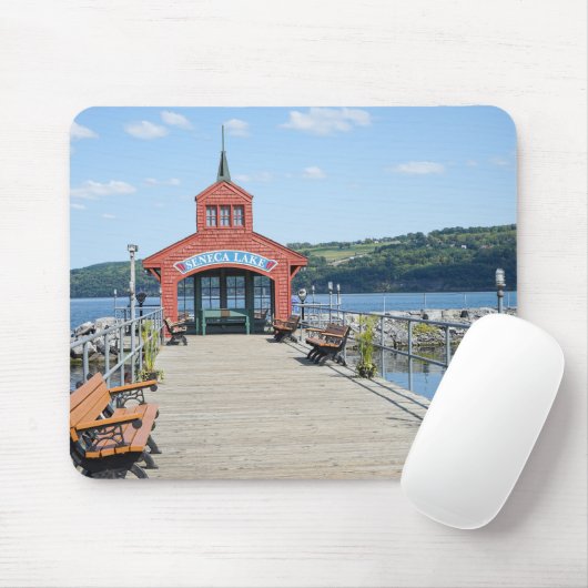 Rotes Bootshaus am Seneca-See Mousepad (Mit Mouse)