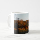 Rotes braunes Pferd, Herbstwald. Kaffeetasse (Vorderseite Links)