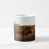 Rotes braunes Pferd, Herbstwald. Kaffeetasse (Mittel)