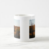 Rotes braunes Pferd, Herbstwald. Kaffeetasse (Mittel)