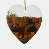 Rotes braunes Pferd, Herbstwald. Keramik Ornament (Rechts)