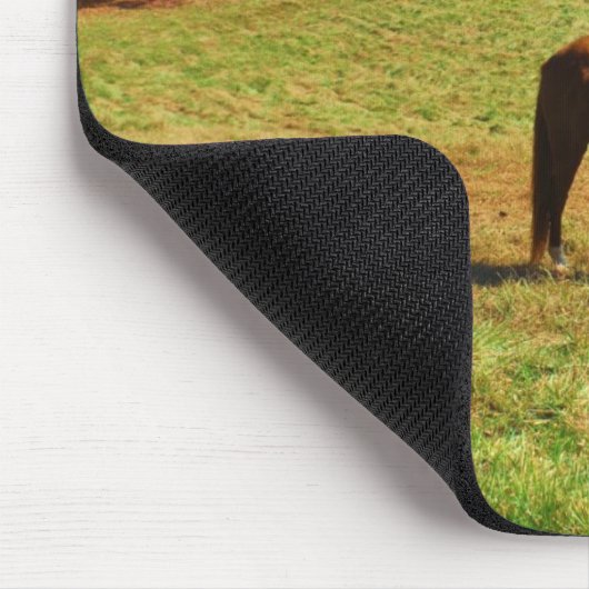 Rotes Braunes Pferd im Herbst Mousepad (Ecke)